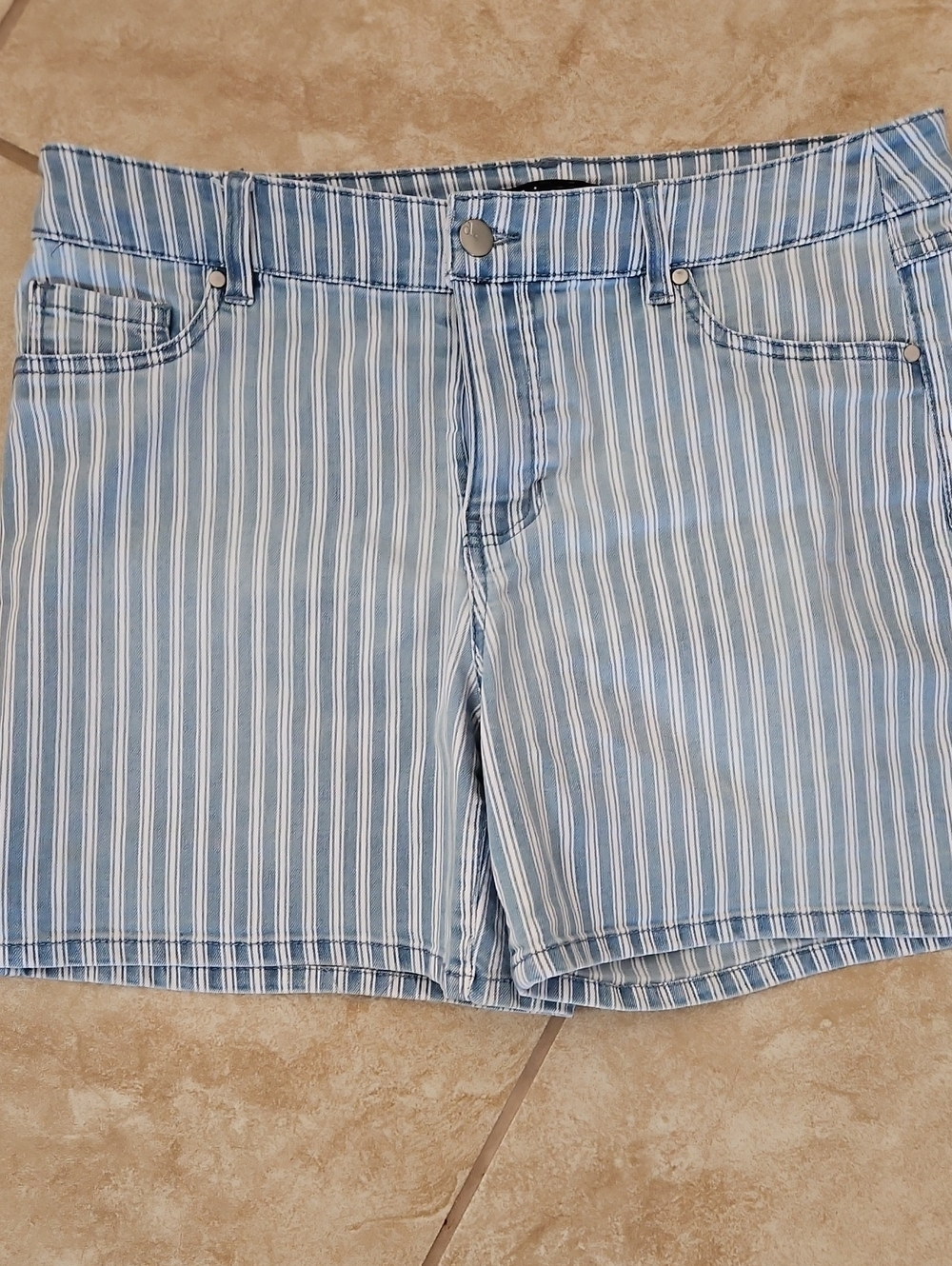 D JEANS BLUE/WHITE FADED NAUTICAL RAILROAD SHORTS SZ 12